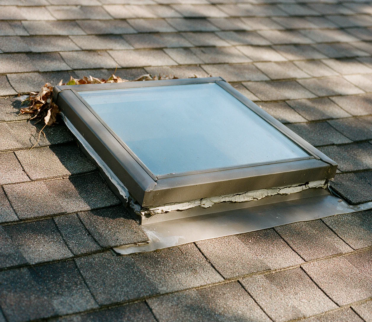 Flashing around a skylight curb